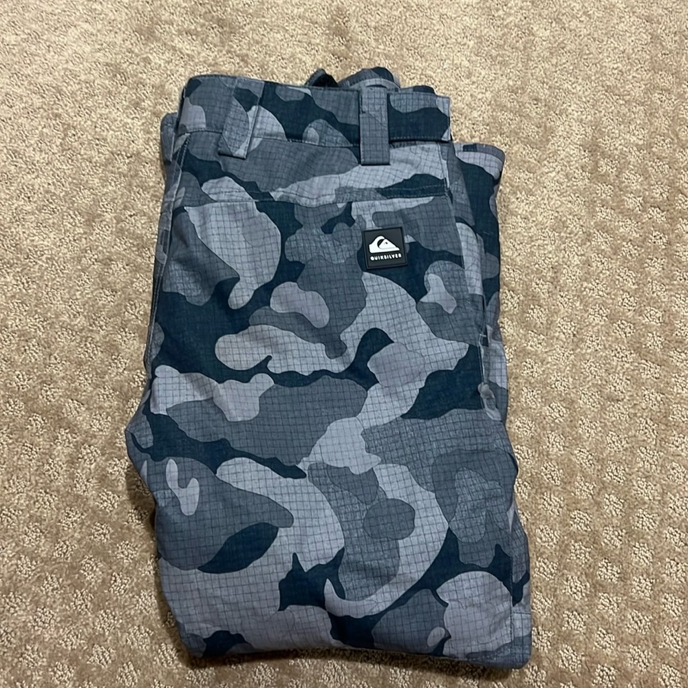 Quiksilver boys ski pants size 10